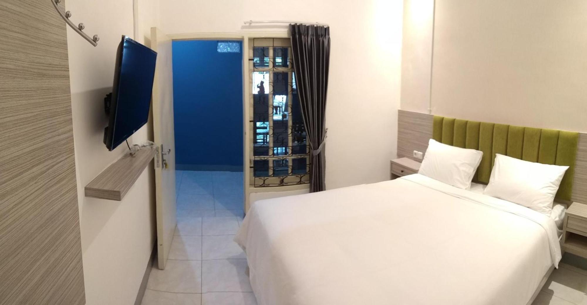 Kokonut Guesthouse Surabaya Exteriör bild